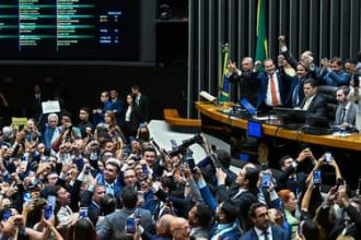 Congresso impõe nova derrota ao governo e derruba veto à dosimetria