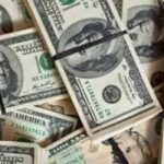 DÓLAR: moeda fecha em alta, cotado a R$ 5,00