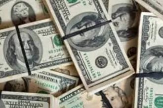 DÓLAR: moeda fecha em alta, cotado a R$ 5,00