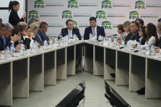 Em reunião da Frente Parlamentar de Agropecuária, ministro da André de Paula defende diálogo entre Executivo e Legislativo