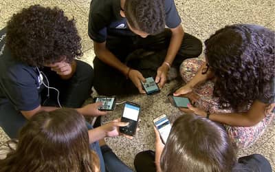 Governo regulamenta ECA Digital e proíbe rolagem infinita para crianças e adolescentes