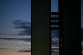 Líderes da Câmara fecham acordo e abril começa sem sessões por feriado