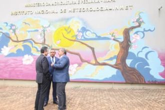 Ministro da Agricultura e Pecuária destaca importância das previsões climáticas para o agro em visita ao Inmet