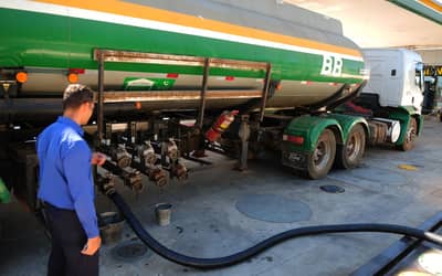 Preço do diesel S-10 nas bombas sobe 13,6% em março