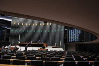 Semana começa esvaziada no Senado e sem definições na Câmara