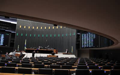 Semana começa esvaziada no Senado e sem definições na Câmara