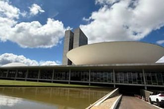 Semana entre feriados indica mês de pouca produção no Congresso Nacional