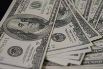 Dólar encerra último pregão aos R$ 4,99