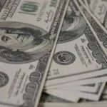 Dólar encerra último pregão aos R$ 4,99, em queda