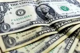 Dólar encerra último pregão aos R$ 5,06