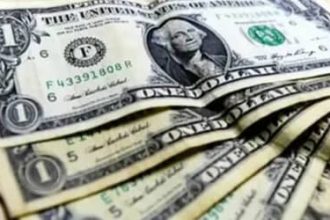 Dólar encerra último pregão em leve queda, aos R$ 4,98