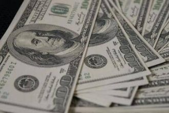 Dólar: moeda encerra último pregão em queda