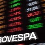 Ibovespa opera em alta e fecha mercado em 177.650 pontos