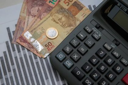 Brasileiro trabalhou 150 dias em 2026 apenas para pagar tributos, aponta estudo do IBPT