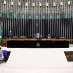 Em meio à análise da redução de jornada, Congresso terá semana esvaziada por feriado